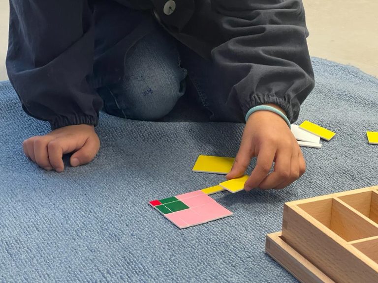 Matériel Montessori: table de Pythagore